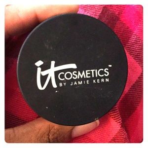 It Cosmetics Bye Bye Pores Translucent Powder